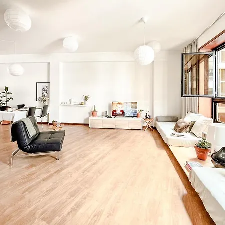 Loft With Free Parking 아파트